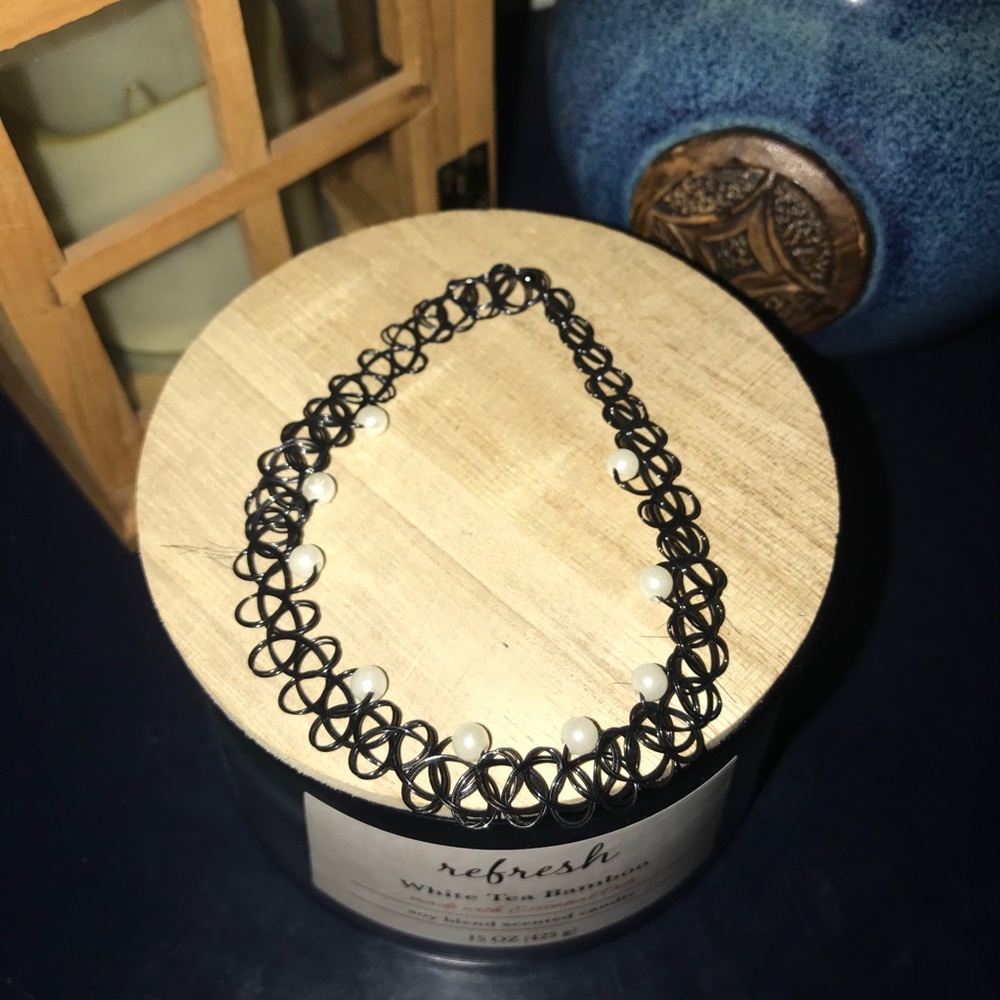 Pearl choker